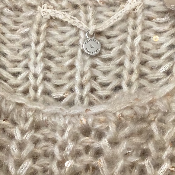 Pretty high low sweater 3/4 sleeve sparkles woven in to the knitting - Picture 2 of 3